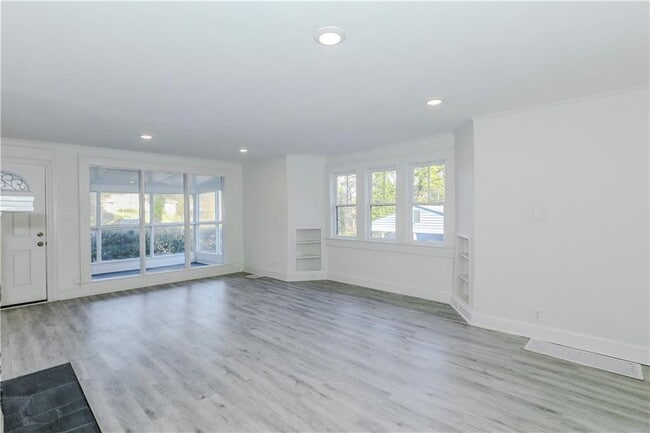 Photo - 1026 Lynhurst Dr SW