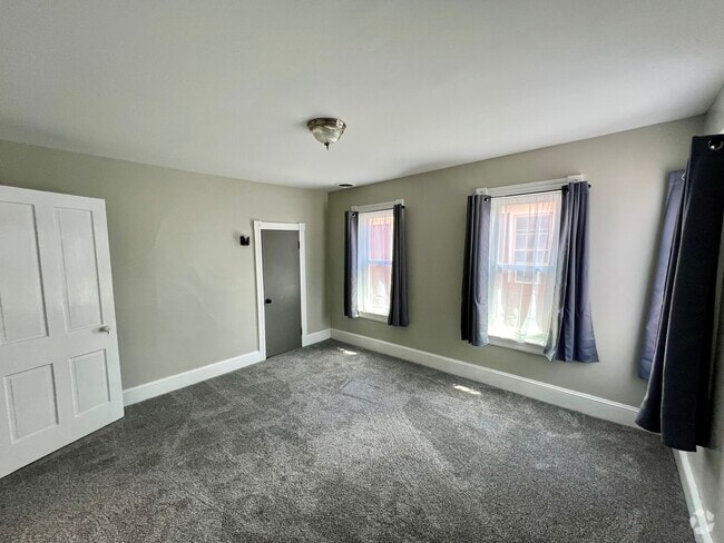 Building Photo - 1460 W 4th St Unit 2nd Floor Rental