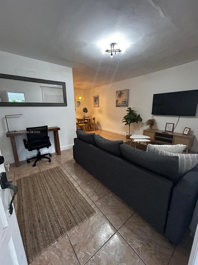 Photo - 1947 NW 33rd St Apartamento Unidad 1947