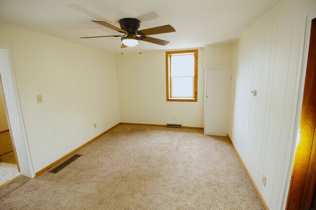 Livingroom alternate view - 406 Jackson St Unit B