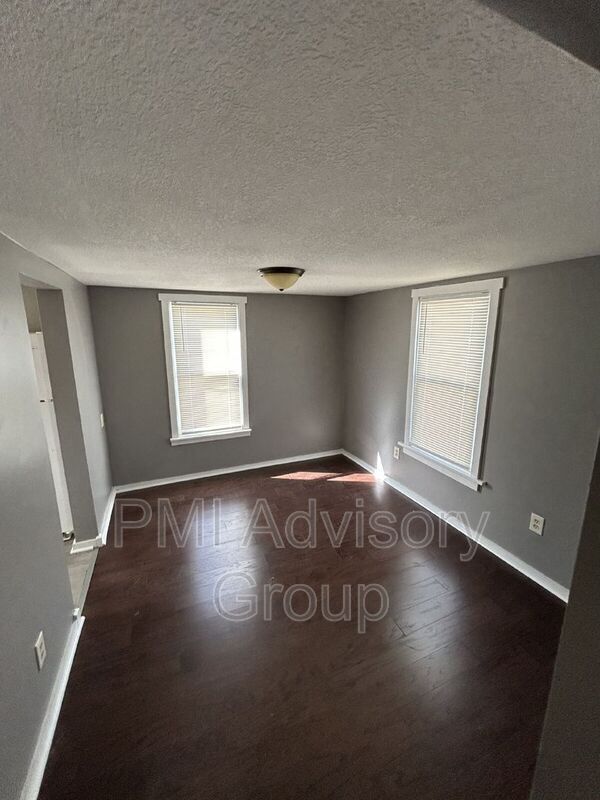 Photo - 323 1/2 SW Lindenwood Ave