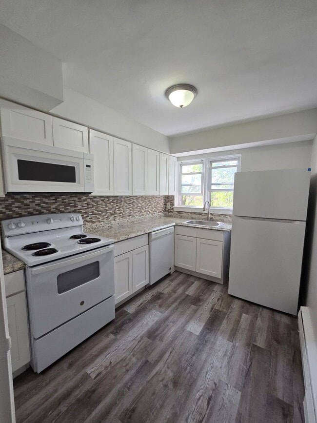 Building Photo - White Horse Gardens Rental
