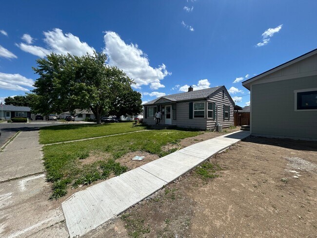 Photo - 2405 W Columbia Ave