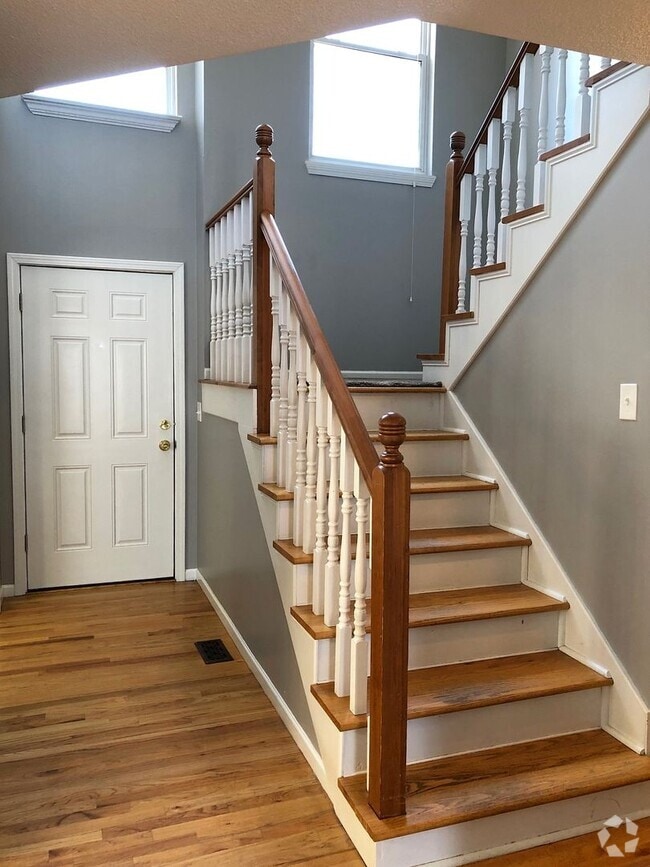 Building Photo - COMING SOON!! 5 Bed, 3.5 Bath, Pet Friendly!! Rental