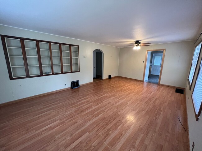 Photo - Available Mid-May 4 Bedroom / 1.5 Bathroom for Rent