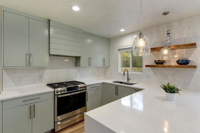 Photo - 300 Lightsey Rd