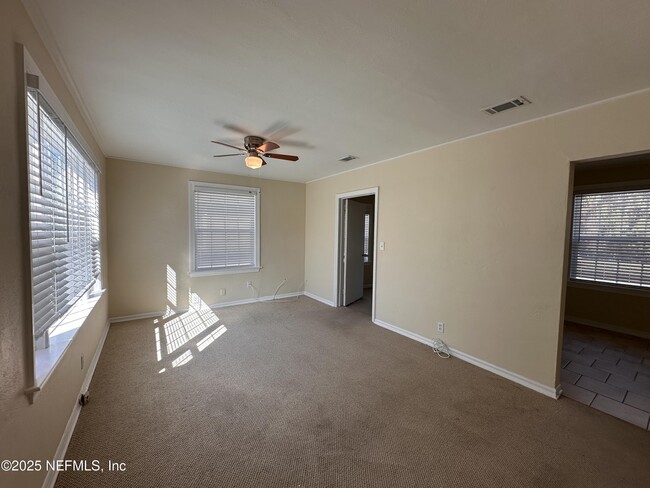 Photo - 1761 Lilly Rd E