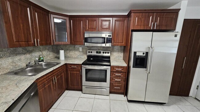 Building Photo - 1750 NE 191st St Unit 325-4