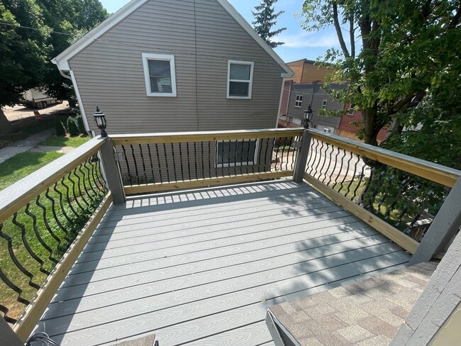 Photo - 420 S Van Buren St Unit Upper