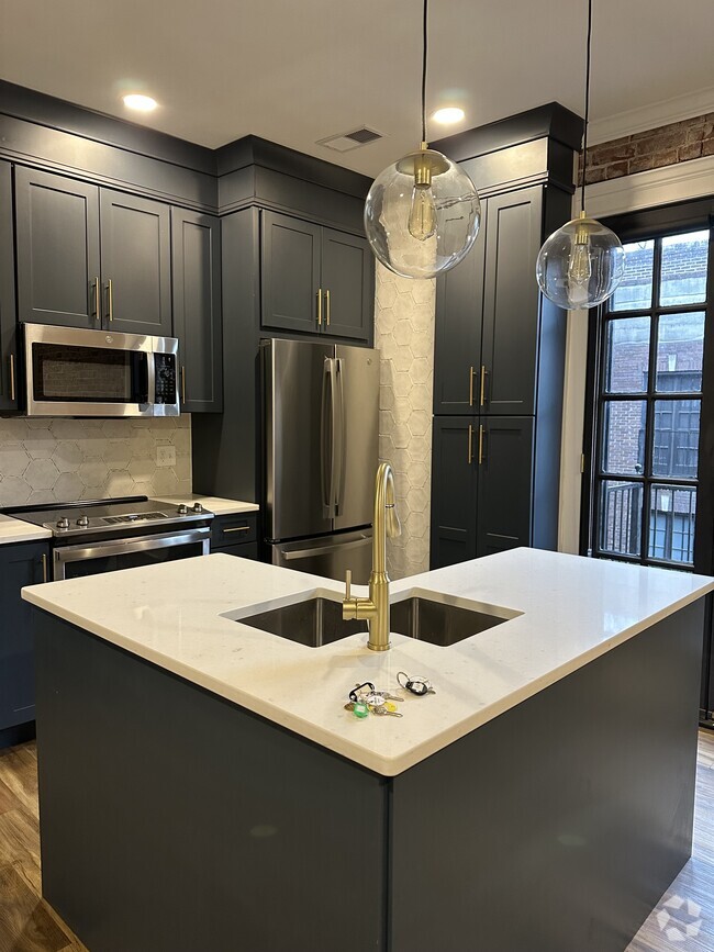 Building Photo - Washington Court Rental