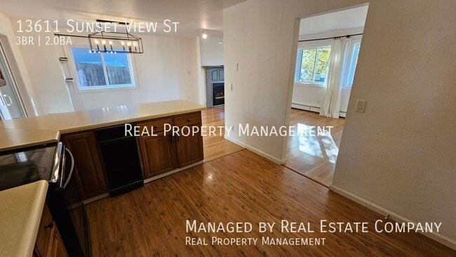 Photo - 13611 Sunset View St