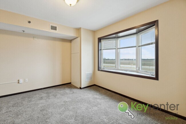 Photo - $650 / 1 br / 1.0 ba / 630 sqft Simple Living - Studio Apartments! Unidad 116
