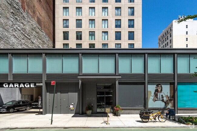 Photo - 21 E 12th St