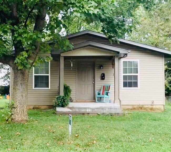 Building Photo - 1515 N Western Ave