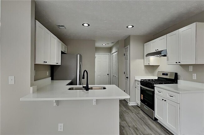 Photo - 670 Chantress Ct