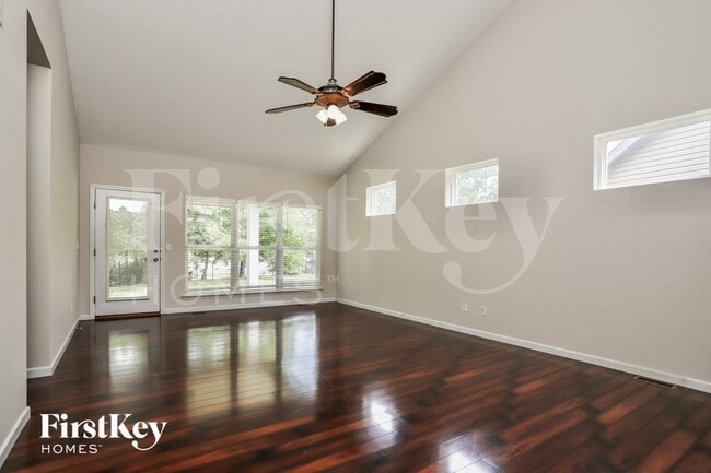 Photo - 324 Calvert Pl