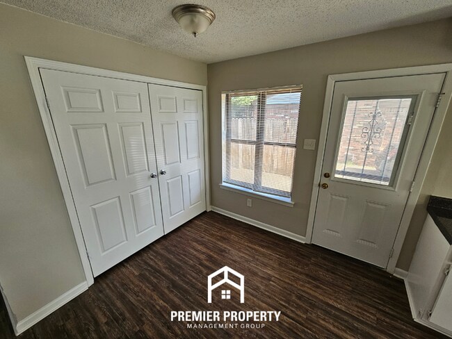Move-In Ready 3BR Gem in Memphis - Cozy Fireplace, Tile Dining & Private Yard