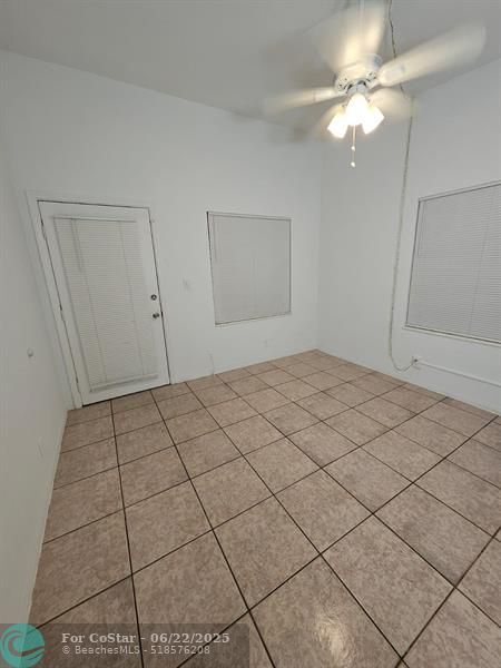 Photo - 1100 NE 12th Ave Apartment Unit 4