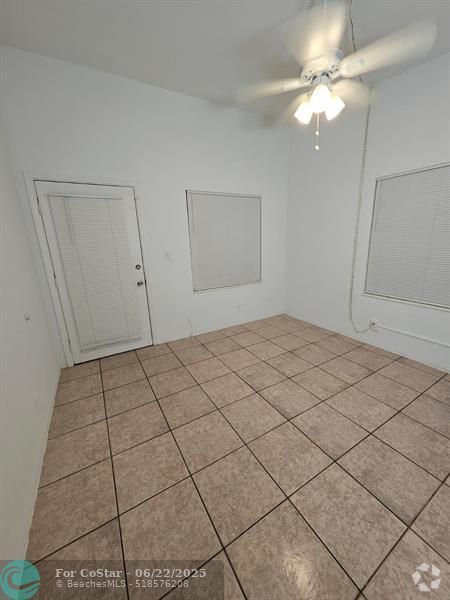 Building Photo - 1100 NE 12th Ave Unit 4 Rental