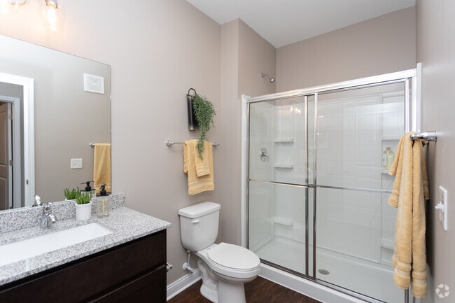 1BR, 1BA - The Summit - 855 SF