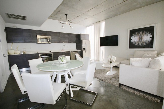 Living 1 - 151 SE 1st St Unit 1602