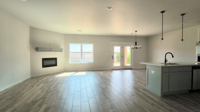 1215 Sierra Ln