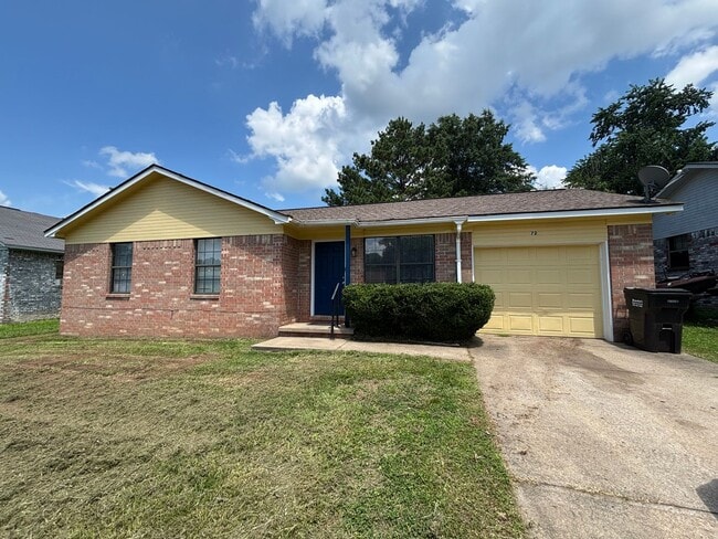 Building Photo - This 3-bedroom, 1.5-bath home in Russellville, AR