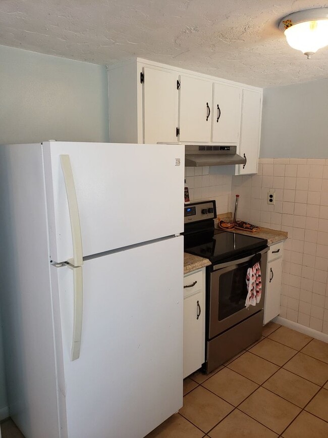 Photo - 2/1.5 in Beverly Hills!!!