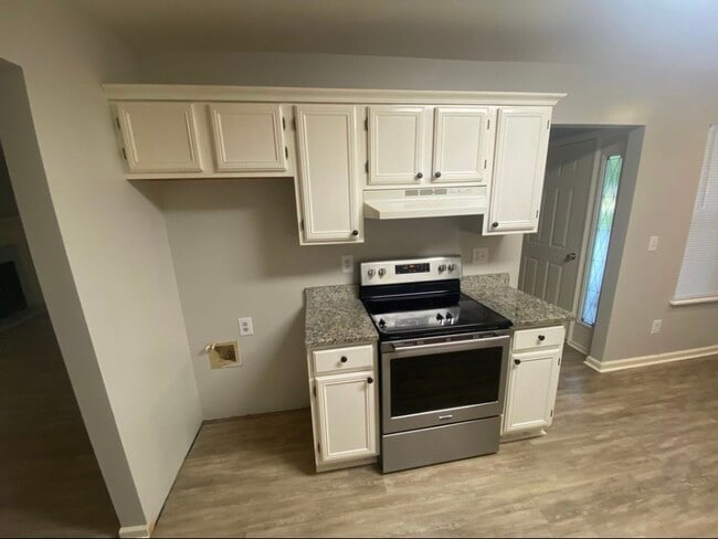 Photo - 108 Winchester Ln