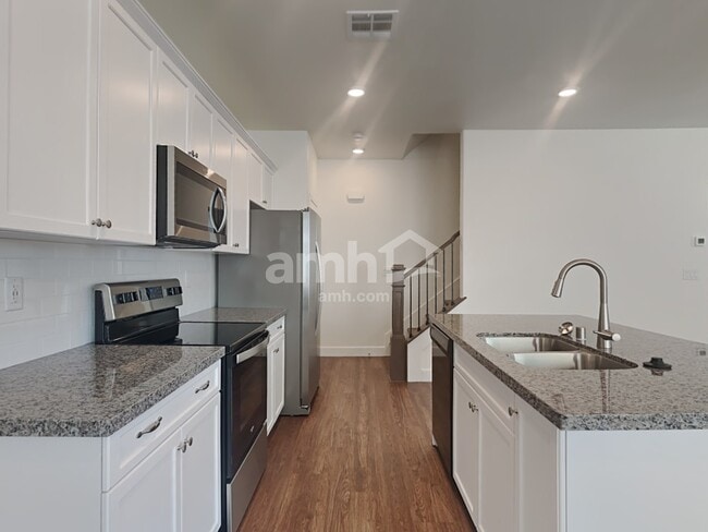 Photo - 4743 Tree Swing St