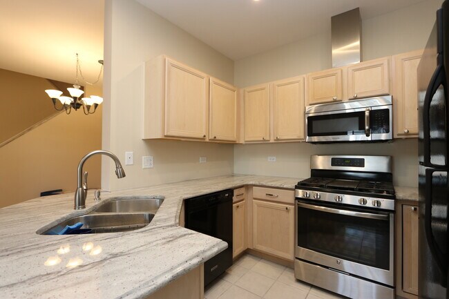 Photo - 3333 Stratford Ct Unit 3E