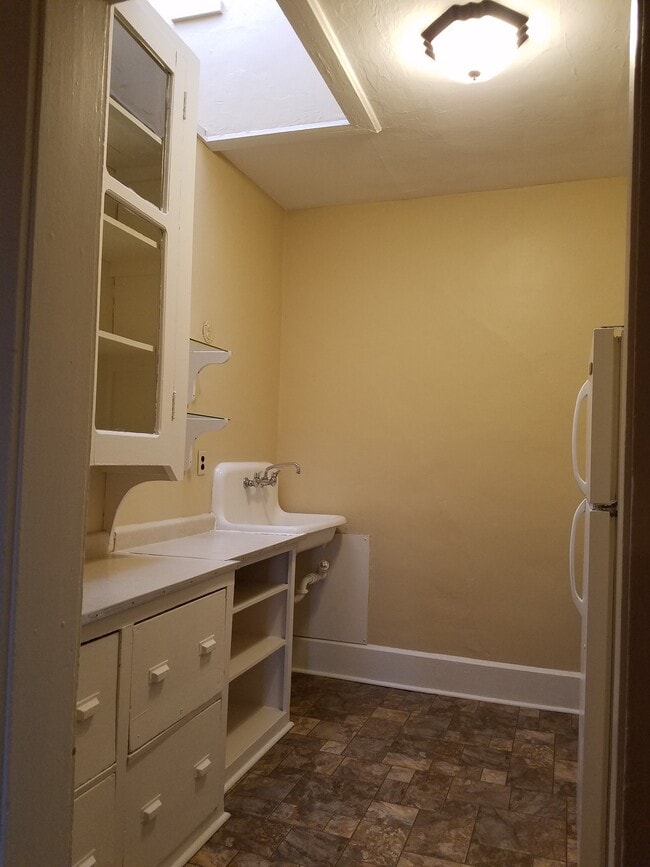 Building Photo - 504 S Central Ave Unit 2