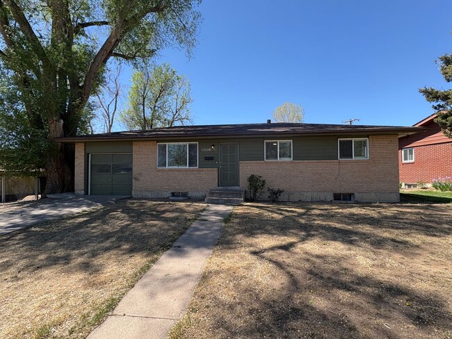 Photo - Bright & Spacious 5 Bedroom, 2 Bath Home