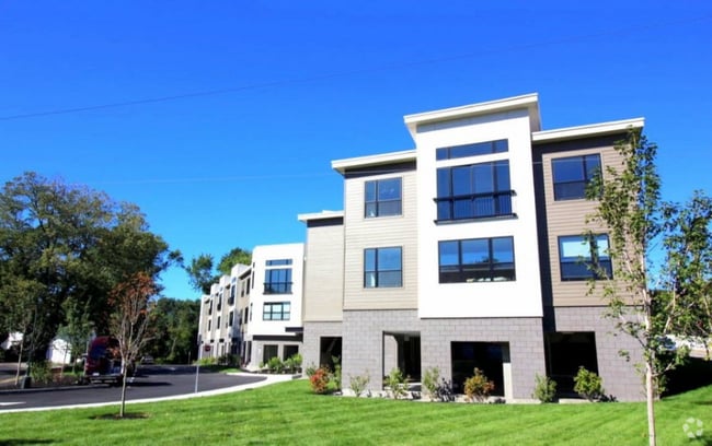 Building Photo - 1 Brook Rd Rental