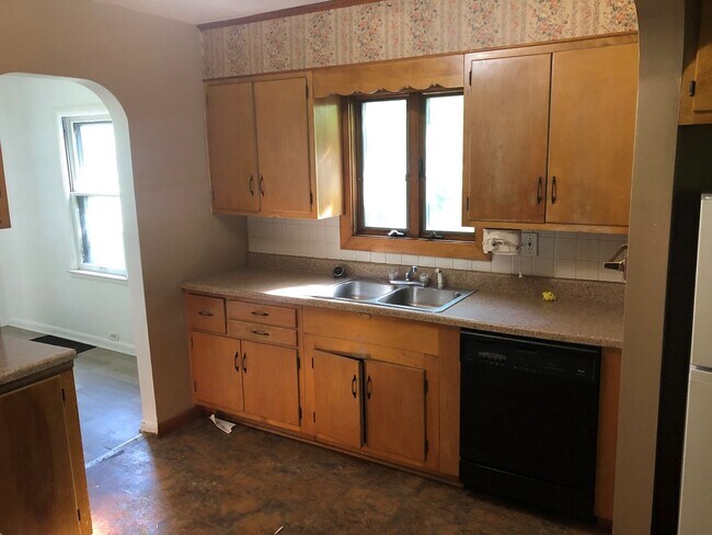 Photo - Spacious 3-Bedroom Home for Lease Goodyear...