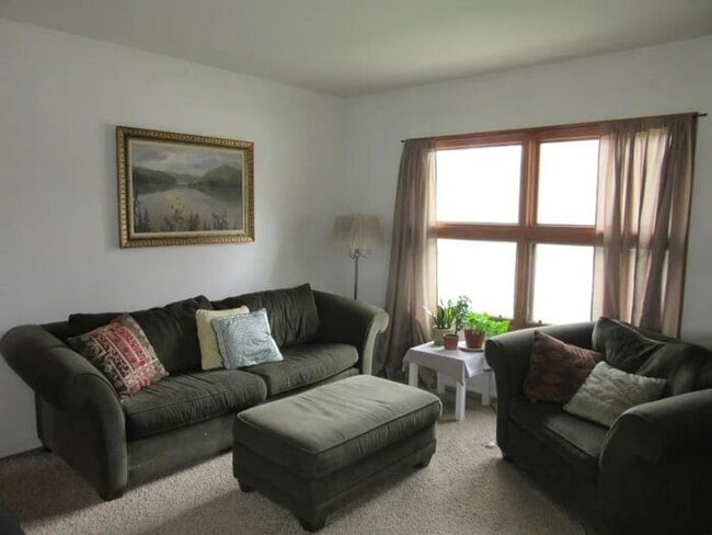 Photo - $1,150 | 2 Bedroom, 1 Bathroom Duplex | Pe...