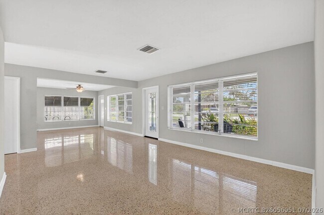 Photo - 456 NE 28th Terrace
