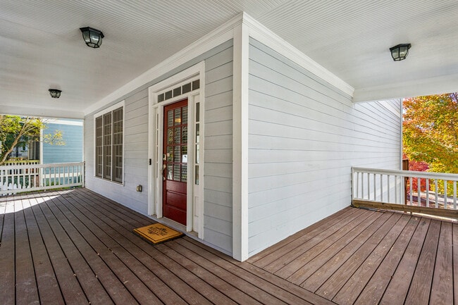 Photo - 1856 Perry Blvd NW