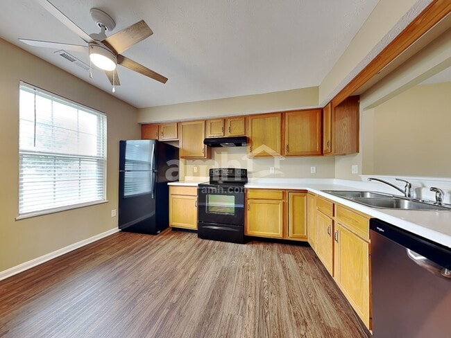 Photo - 936 Hathaway Dr