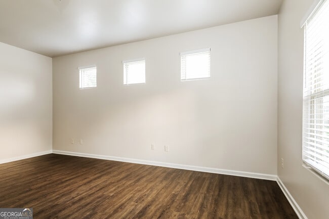 Photo - 6069 Semaphore Rdg