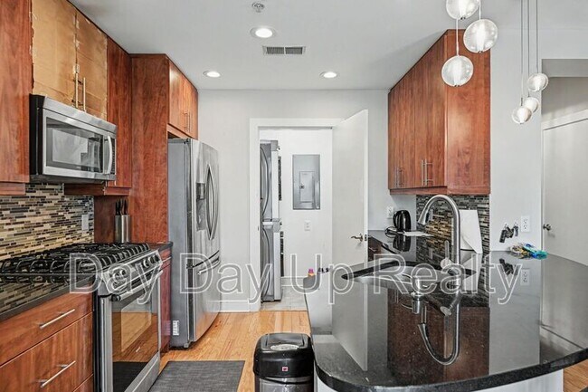 222 12th St NE