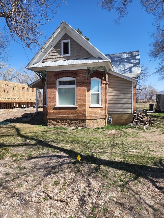 Photo - Newly Renovated 4 bedroom with land!