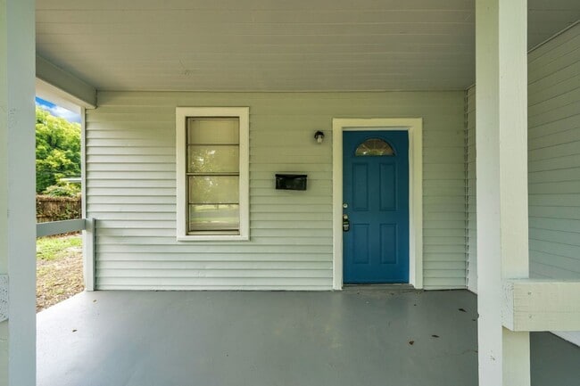 Photo - RARE 4BR Bessemer Beauty – Huge Space, Modern Updates & Low Move-In Costs!