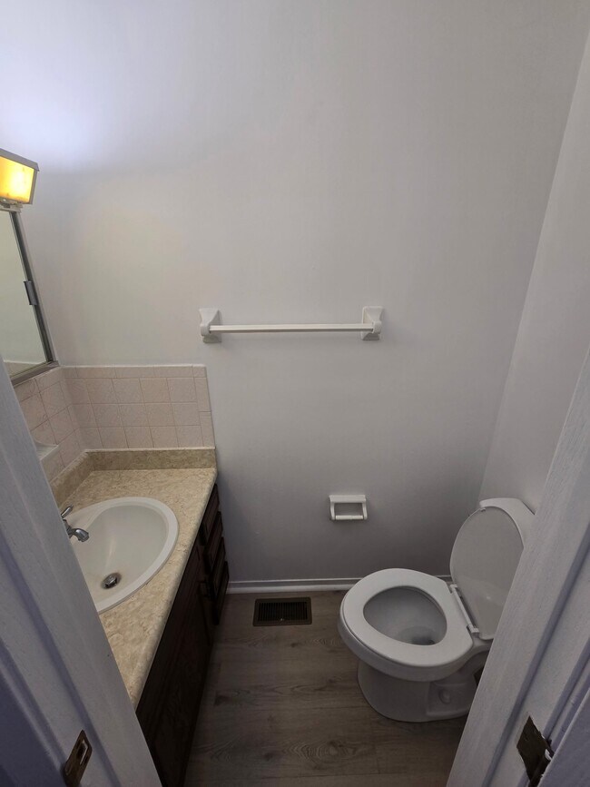 Photo - 6972-6996-6996 Joseph Dr Unit 6990