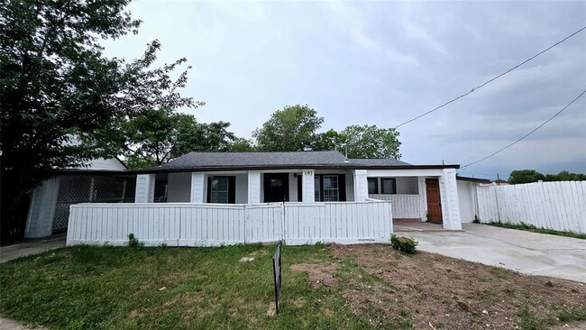 Building Photo - 101 S Lockhart St