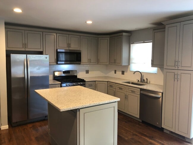 Photo - Beautiful Home next to Paddock Lake (3BR/1...