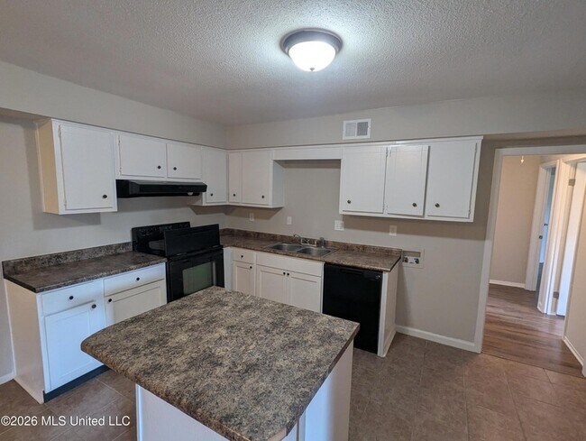 2705 Magnolia Dr