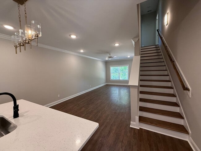 1203 Ivy Rd
