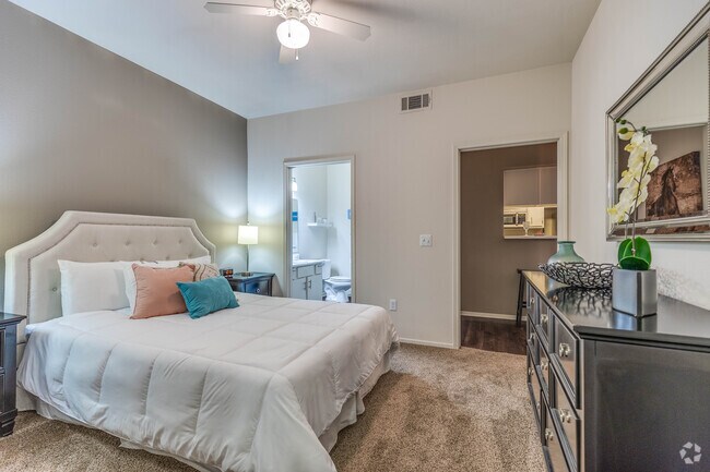 2 BR, 2 BA - 940 SF