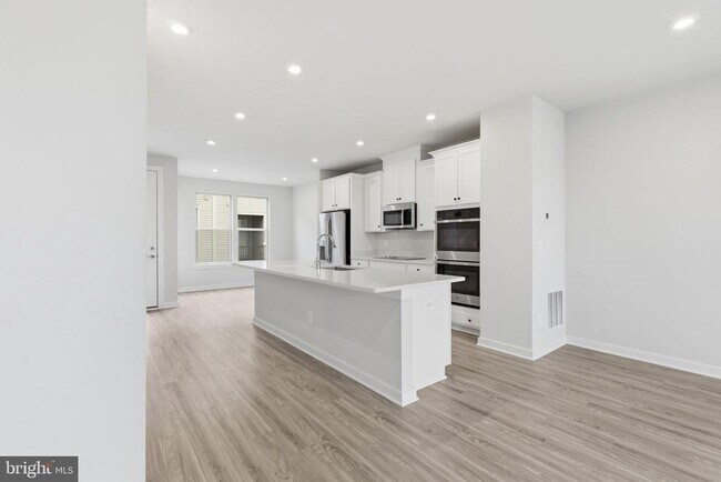 Photo - 2118 Acadia Rd